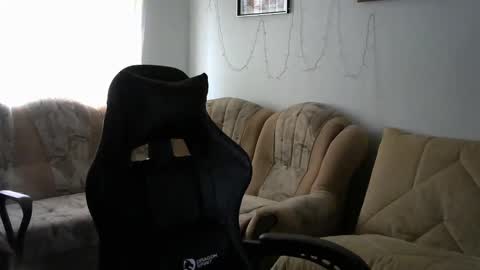 IsXLoves online show from 02-05-25, 10:51