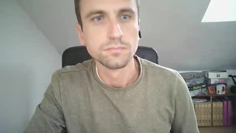 Snapshot of italiano116116 chatting on 10-31-25, 09:21 italiano116116 online show from 10-31-25, 09:21