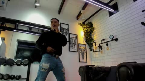 Italo Moore online show from 11-12-25, 11:21