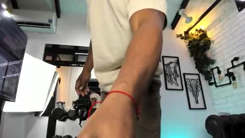 Italo Moore online show from 12-19-25, 11:28