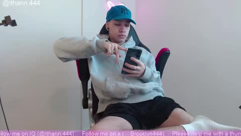 Snapshot of ithan_rose chatting on 10-21-25, 01:01 Ithan online show from 10-21-25, 01:01