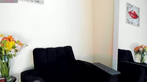 Snapshot of its__angelica_ chatting on 04-19-26, 06:21 Angelica online show from 04-19-26, 06:21
