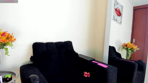 Snapshot of its__angelica_ chatting on 04-21-26, 06:34 Angelica online show from 04-21-26, 06:34