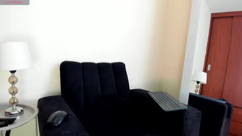 Snapshot of its__angelica_ chatting on 04-26-26, 06:16 Angelica online show from 04-26-26, 06:16