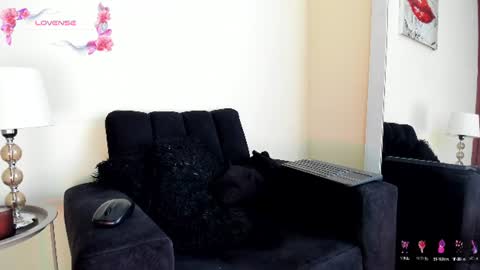 Snapshot of its__angelica_ chatting on 06-12-26, 06:07 Angelica online show from 06-12-26, 06:07