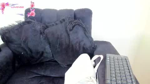 Snapshot of its__angelica_ chatting on 06-25-26, 06:45 Angelica online show from 06-25-26, 06:45