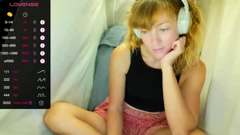 Lily online show from 10-22-25, 10:20