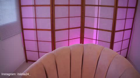 Snapshot of its_lola chatting on 01-08-25, 11:32   online show from 01-08-25, 11:32