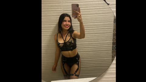 Snapshot of its_lola chatting on 01-08-25, 02:35   online show from 01-08-25, 02:35