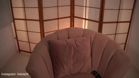 Snapshot of its_lola chatting on 01-24-25, 04:16   online show from 01-24-25, 04:16