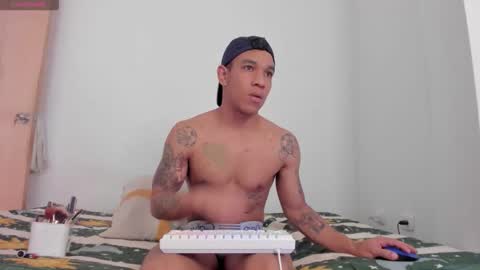 Snapshot of its_me_miley chatting on 11-02-25, 01:13 Miley hurtado online show from 11-02-25, 01:13