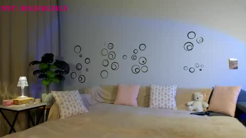 Snapshot of its_nicki_m chatting on 05-27-26, 07:11 Nicki online show from 05-27-26, 07:11