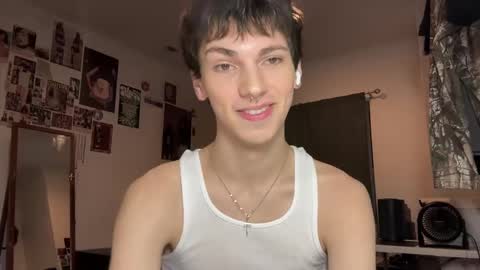 Snapshot of its_rowan chatting on 09-20-25, 03:40 Rowan online show from 09-20-25, 03:40