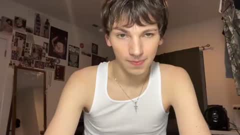 Snapshot of its_rowan chatting on 10-31-25, 02:01 Rowan online show from 10-31-25, 02:01