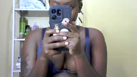 Snapshot of its_sweet chatting on 02-28-25, 12:20 BigAss horny online show from 02-28-25, 12:20