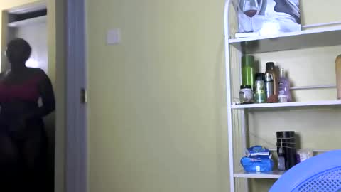 Snapshot of its_sweet chatting on 03-07-25, 08:11 BigAss horny online show from 03-07-25, 08:11