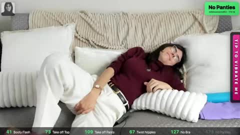 Snapshot of itschloelaurent chatting on 05-16-26, 06:28 itschloelaurent online show from 05-16-26, 06:28