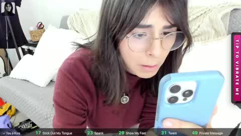 Snapshot of itschloelaurent chatting on 05-20-26, 06:47 itschloelaurent online show from 05-20-26, 06:47
