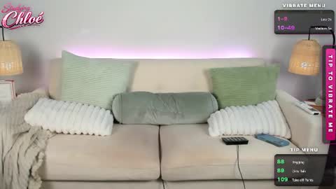Snapshot of itschloelaurent chatting on 06-18-26, 04:33 itschloelaurent online show from 06-18-26, 04:33