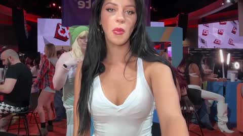 Snapshot of itskassielee chatting on 01-17-26, 12:04 itskassielee online show from 01-17-26, 12:04