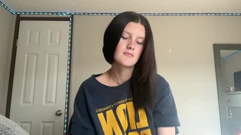 Snapshot of itskaylaaa chatting on 07-03-26, 11:33 itsKaylaaa online show from 07-03-26, 11:33