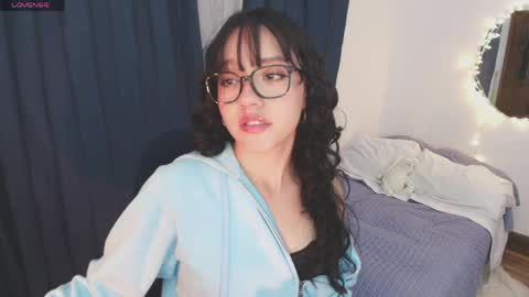 Snapshot of itsliaa chatting on 05-09-26, 11:32 LIA online show from 05-09-26, 11:32