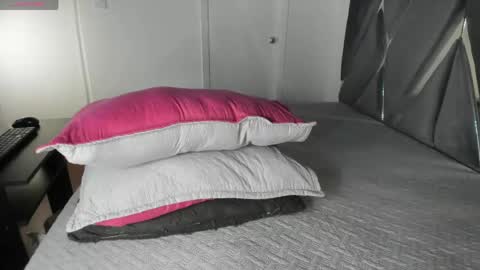 Moon online show from 04-14-26, 05:52