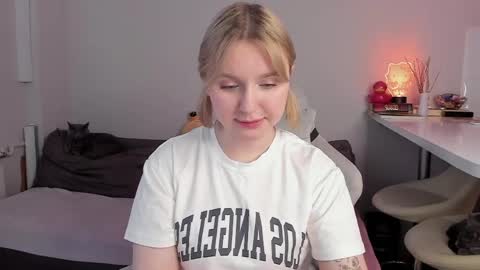 Snapshot of itsri chatting on 04-15-26, 01:18 Ri online show from 04-15-26, 01:18