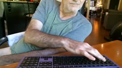 Snapshot of itsxxxtc chatting on 09-08-25, 05:12 itsxxxtc online show from 09-08-25, 05:12