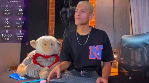 Snapshot of itszairen chatting on 02-19-26, 06:31 itszairen online show from 02-19-26, 06:31