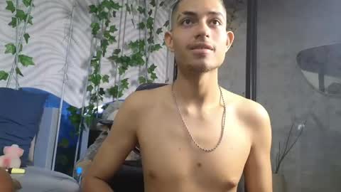 Snapshot of itszairen chatting on 06-05-26, 11:43 itszairen online show from 06-05-26, 11:43