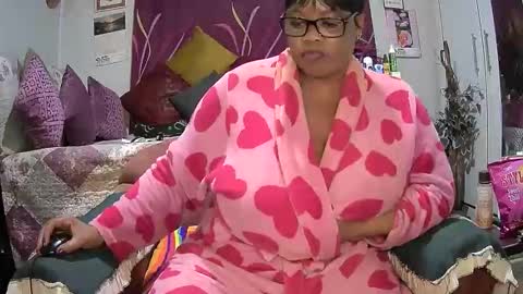 itumeleng74 online show from 09-25-25, 07:50