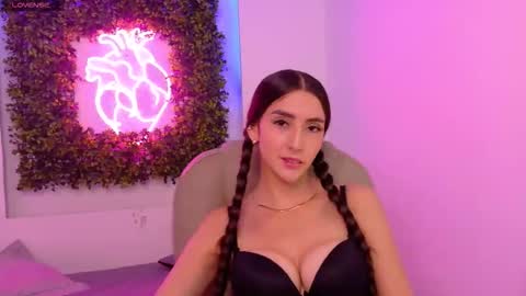 Snapshot of itzel_geneva chatting on 01-19-26, 12:20 Itzel online show from 01-19-26, 12:20