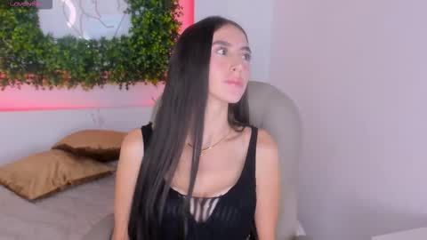 Snapshot of itzel_geneva chatting on 02-04-26, 12:11 Itzel online show from 02-04-26, 12:11