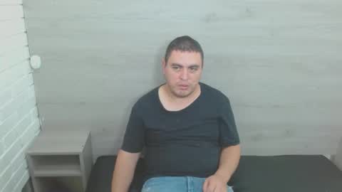 Snapshot of ivan_sexyx chatting on 01-12-25, 03:28 Ivan M online show from 01-12-25, 03:28