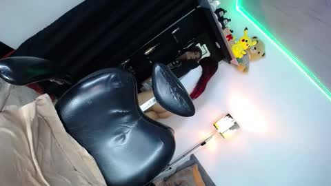 Snapshot of ivan_standford chatting on 11-16-25, 11:10 y online show from 11-16-25, 11:10