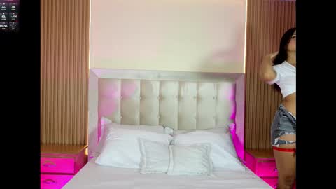 Snapshot of ivanna_yelena chatting on 02-15-26, 01:24 Ivanna online show from 02-15-26, 01:24