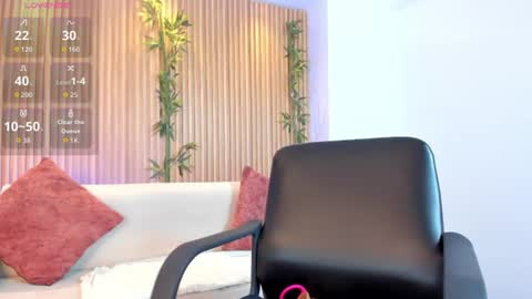 Snapshot of ivannafoxx_ chatting on 06-16-26, 12:19 ivanna online show from 06-16-26, 12:19