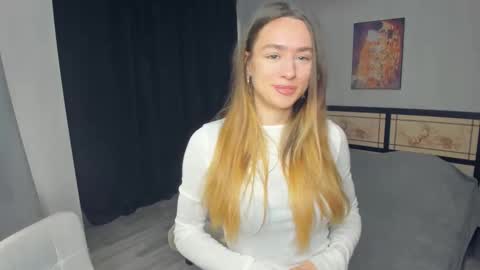 Snapshot of iveyhaw chatting on 11-17-25, 09:26 Violet online show from 11-17-25, 09:26