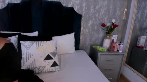 Ivi jones online show from 04-25-26, 12:30