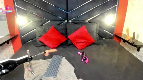 Ivis  online show from 01-18-26, 01:37