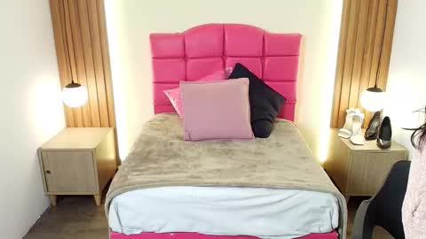 I V O N N E R O S S online show from 02-16-26, 12:01