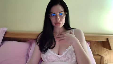 Snapshot of ivoryorchid chatting on 12-08-24, 03:02 Ivory online show from 12-08-24, 03:02