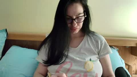 Snapshot of ivoryorchid chatting on 12-17-24, 03:49 Ivory online show from 12-17-24, 03:49