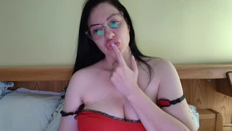 Snapshot of ivoryorchid chatting on 09-29-25, 03:17 Ivory online show from 09-29-25, 03:17