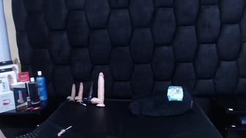 Snapshot of ivy_skinny chatting on 11-25-25, 09:15 ivy_skinny online show from 11-25-25, 09:15