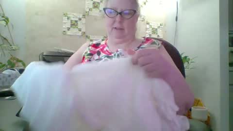 Snapshot of ivyjane3522 chatting on 06-17-26, 04:30 ivyjane3522 online show from 06-17-26, 04:30