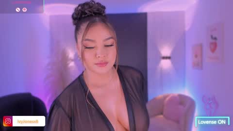Snapshot of ivyjonesx chatting on 05-15-26, 11:01 Ivy online show from 05-15-26, 11:01