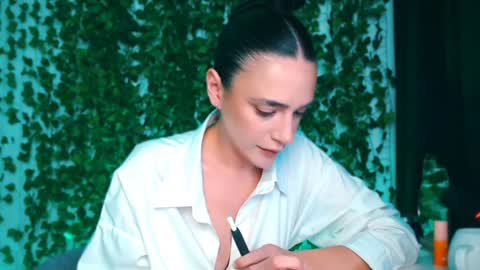 Snapshot of ivyjonson chatting on 12-08-24, 05:11 Miss Ivy online show from 12-08-24, 05:11