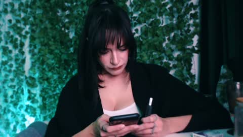 Snapshot of ivyjonson chatting on 12-21-24, 04:46 Miss Ivy online show from 12-21-24, 04:46